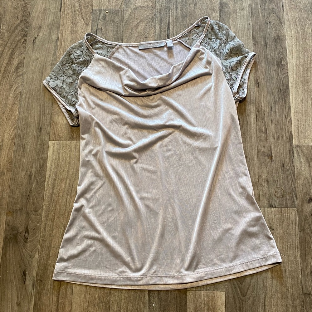 NY Collection Silver Soft Lace Shortsleeved Blouse Size Small